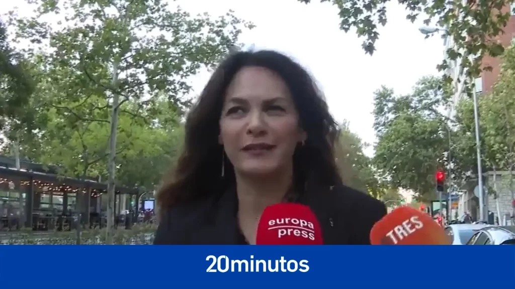Fabiola Martínez se encara con una reportera tras ver la luz la supuesta infidelidad de Bertín Osborne Fabiola Martínez se encara con una reportera tras ver la luz la supuesta infidelidad de Bertín Osborne
