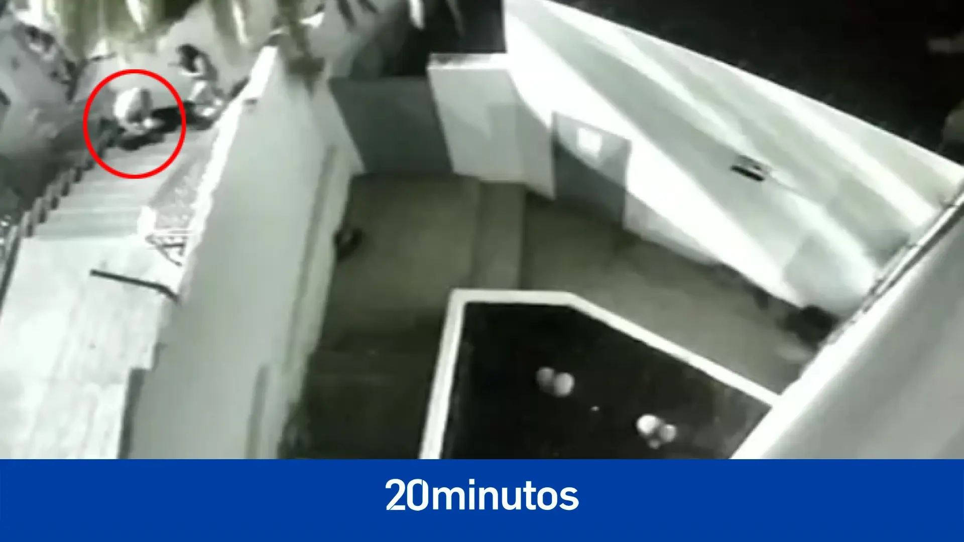Investigados cuatro hombres por propinar una brutal paliza a otro que intentó besar por la fuerza a una joven en Gran Canaria Investigados cuatro hombres por propinar una brutal paliza a otro que intentó besar por la fuerza a una joven en Gran Canaria