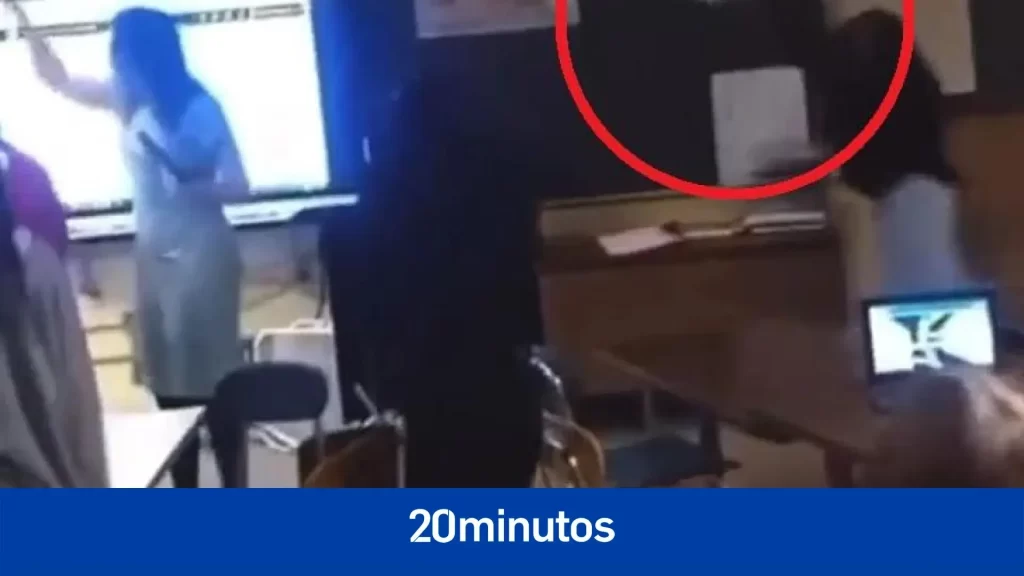 Una alumna deja inconsciente a una profesora tras lanzarle una silla a la cabeza Una alumna deja inconsciente a una profesora tras lanzarle una silla a la cabeza