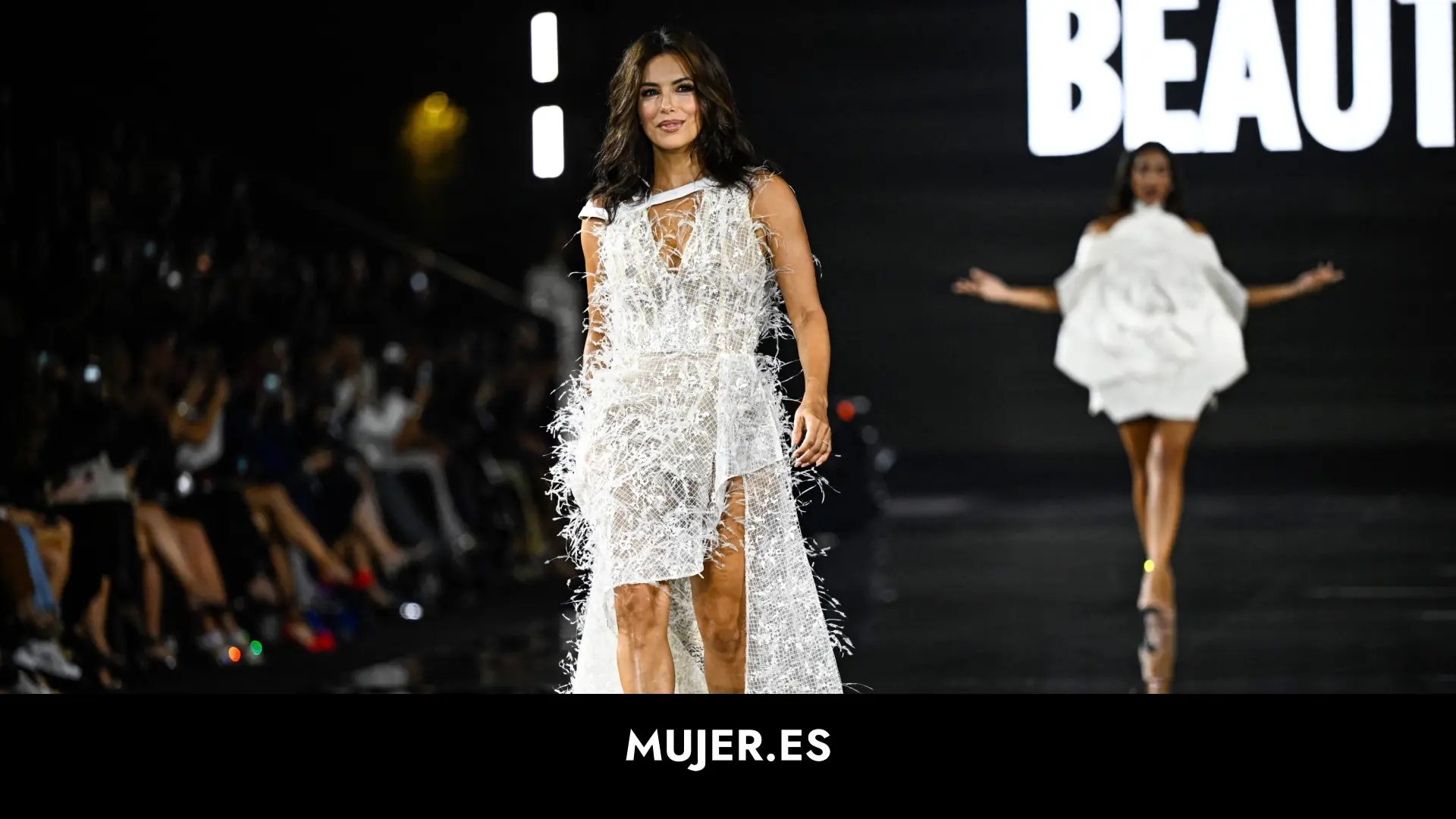De Eva Longoria a Camila Cabello: el desfile de París en el que han desfilado famosas de todas las edades