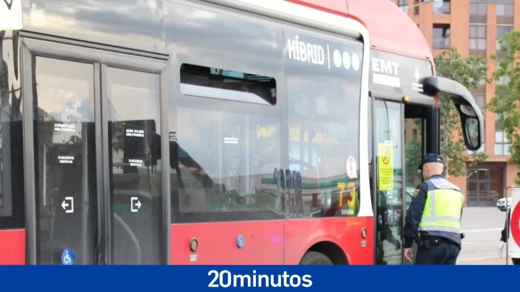 Detenido un joven por amenazar con hacer estallar una bomba en un autobús de Valencia Detenido un joven por amenazar con hacer estallar una bomba en un autobús de Valencia
