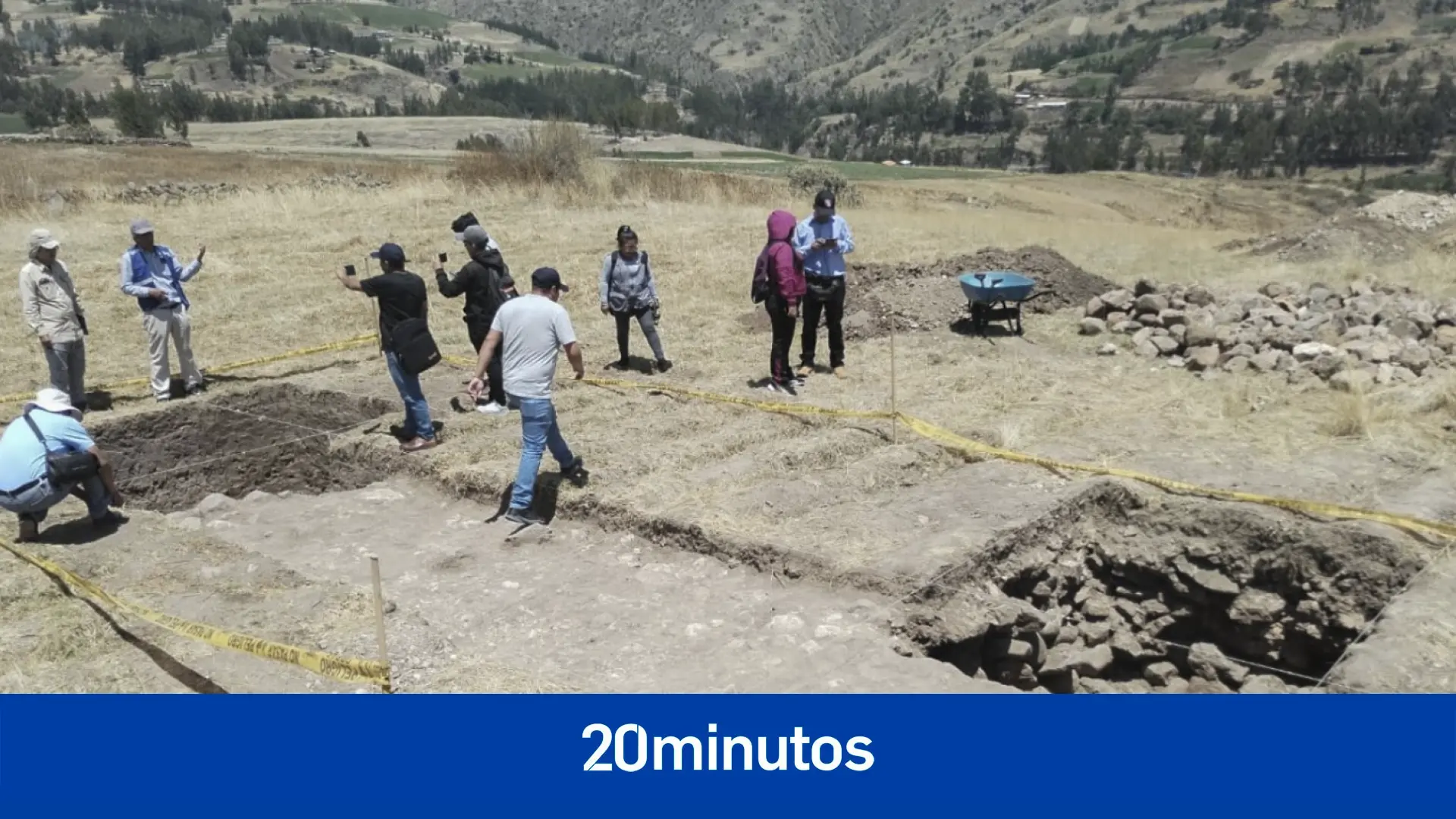 Encuentran en el sur de Perú un templo con forma piramidal de unos 3.000 años Encuentran en el sur de Perú un templo con forma piramidal de unos 3.000 años