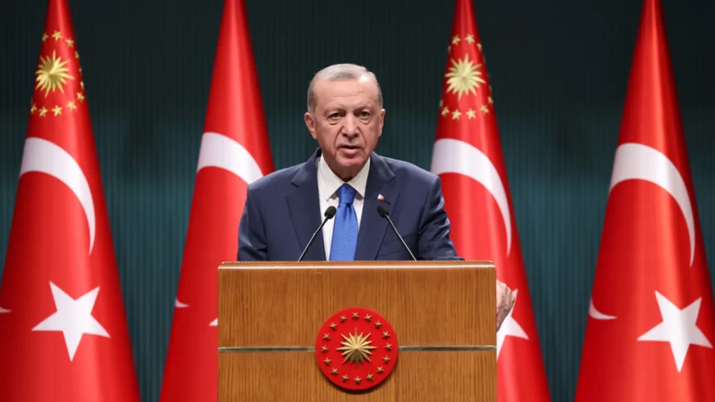 Erdogan les llama criminales de guerra y Tel Aviv retira a todo su personal