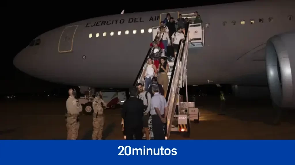 España repatria en dos aviones a más de 400 personas desde Israel España repatria en dos aviones a más de 400 personas desde Israel