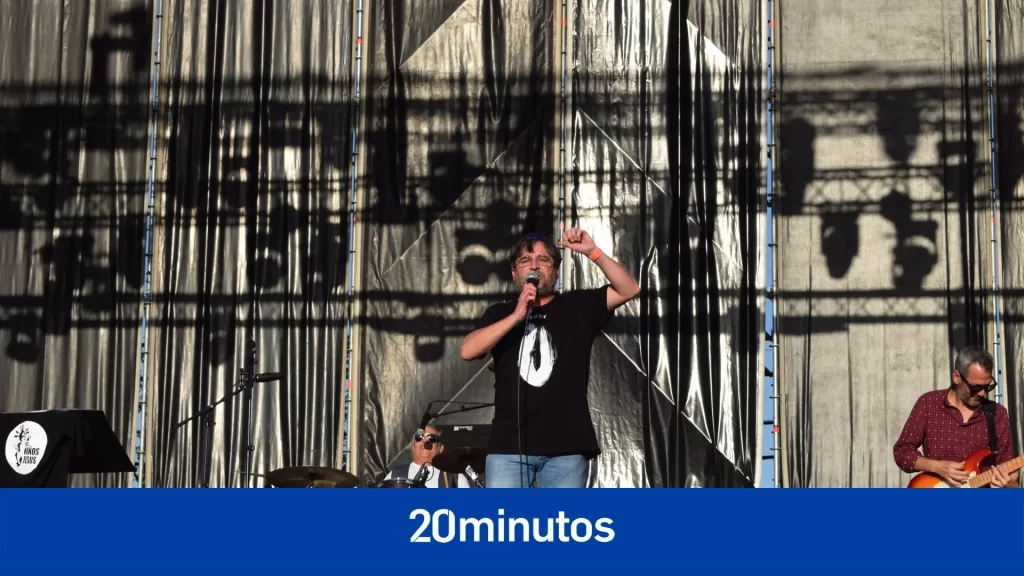 Jordi Évole se sube al escenario en el festival Extremúsika con su banda Los Niños Jesús