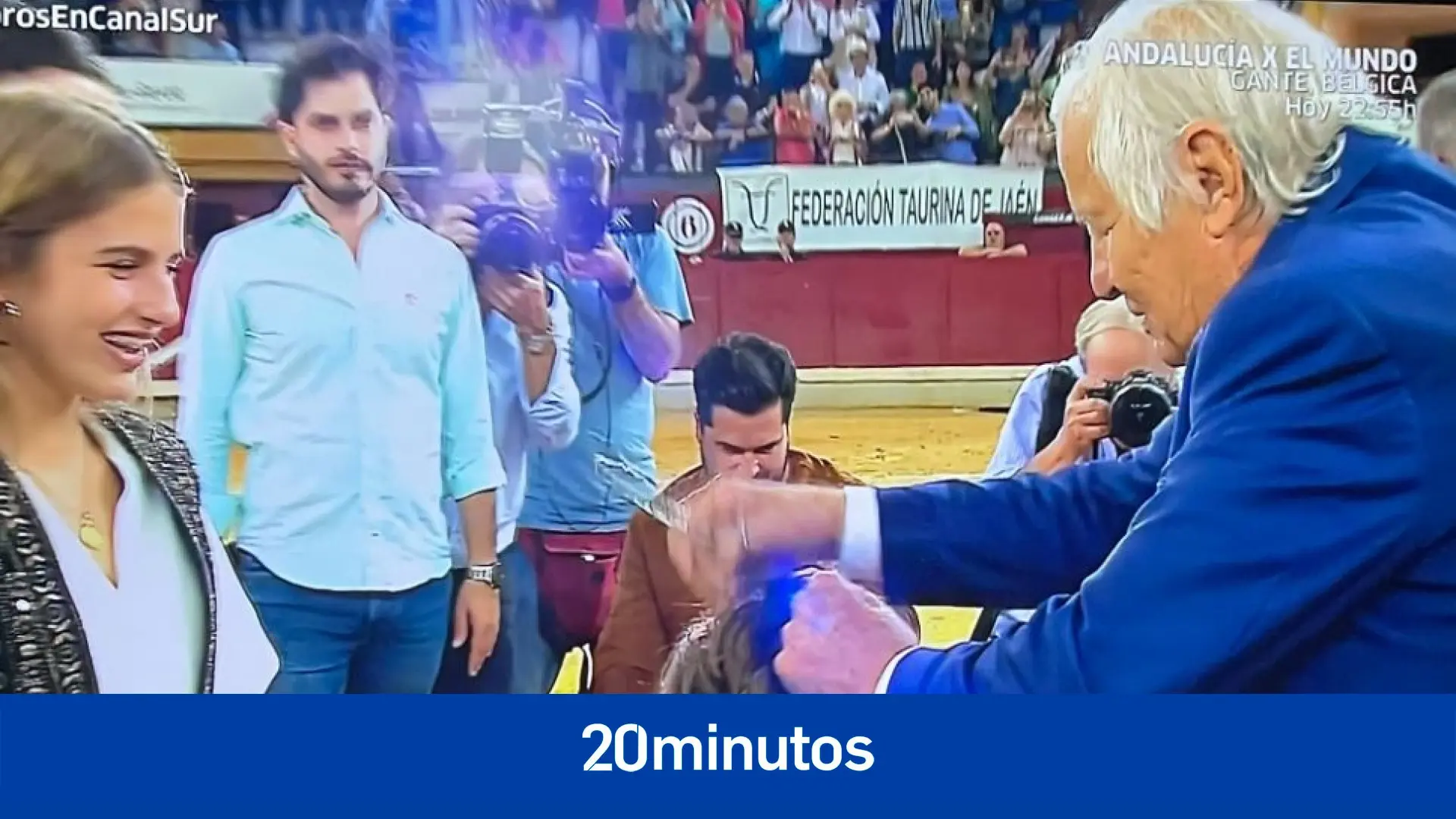 Manuel Benítez ‘El Cordobés’ le corta la coleta a su hijo, Manuel Díaz: «Un fenómeno»