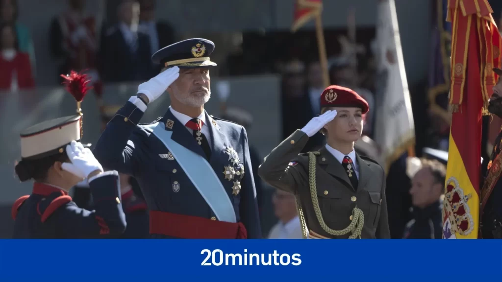 ‘Txapote’ y Puigdemont se ‘cuelan’ en la pitada a Sánchez durante el desfile de la primera Fiesta Nacional con Leonor como cadete ‘Txapote’ y Puigdemont se ‘cuelan’ en la pitada a Sánchez durante el desfile de la primera Fiesta Nacional con Leonor como cadete