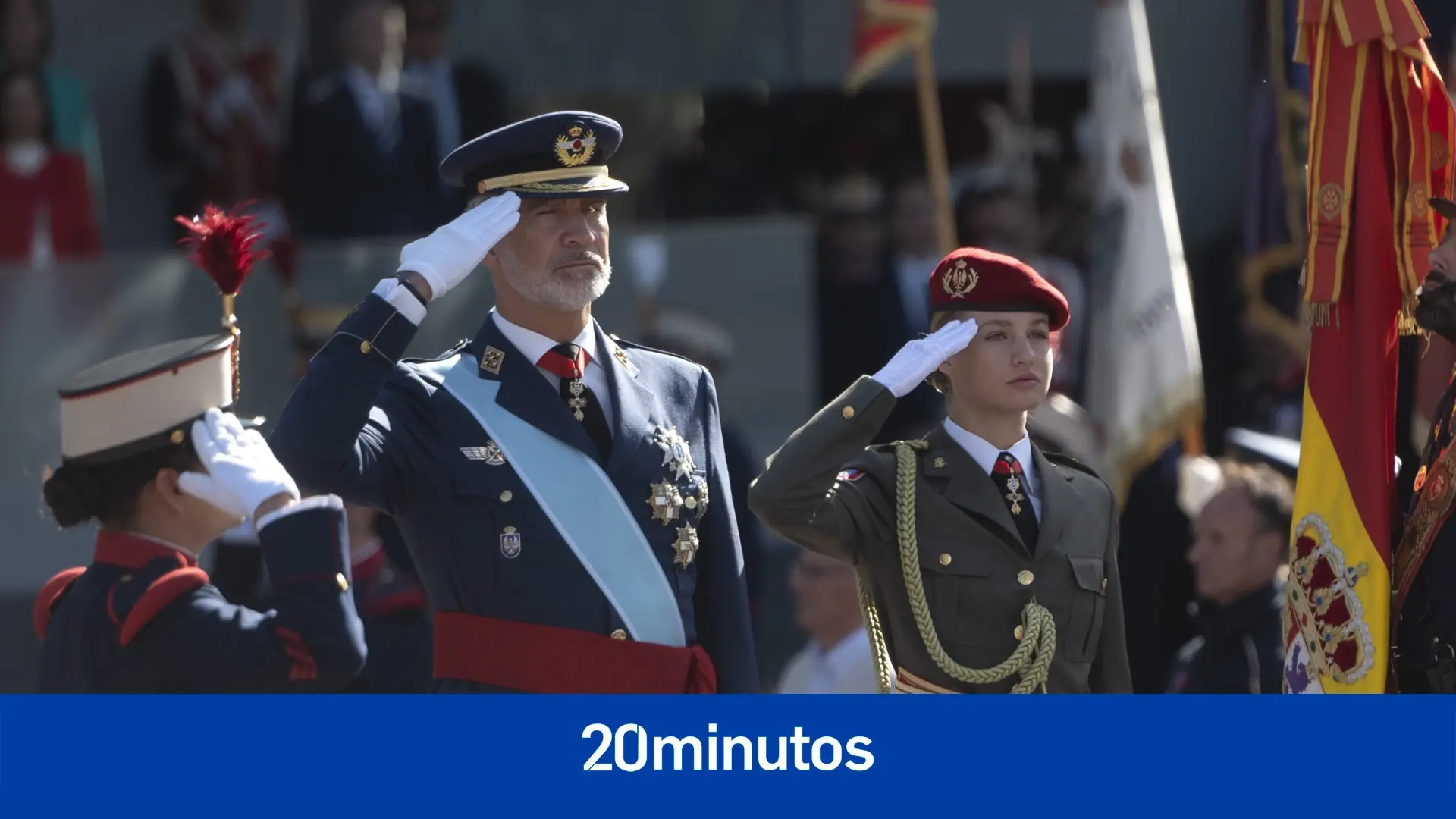 ‘Txapote’ y Puigdemont se ‘cuelan’ en la pitada a Sánchez durante el desfile de la primera Fiesta Nacional con Leonor como cadete ‘Txapote’ y Puigdemont se ‘cuelan’ en la pitada a Sánchez durante el desfile de la primera Fiesta Nacional con Leonor como cadete