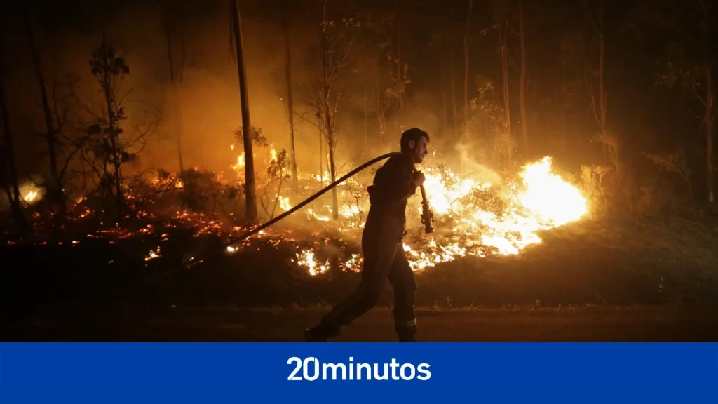el fuego devora casi 500 hectáreas en Galicia mientras Asturias mantiene 12 focos activos el fuego devora casi 500 hectáreas en Galicia mientras Asturias mantiene 12 focos activos