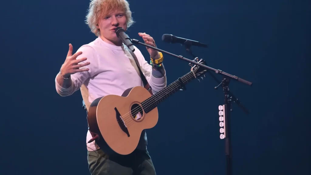 Ed Sheeran sorprende a sus fans disfrazado de Chucky en su concierto en Las Vegas