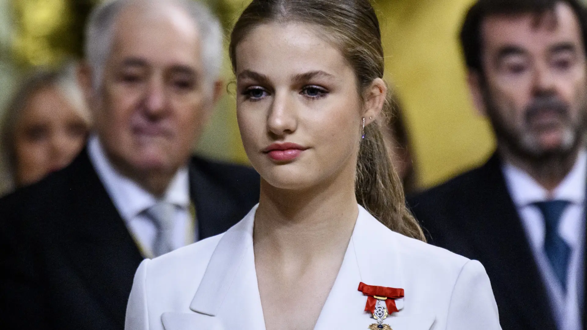 El acto de la jura de la Constitución de Leonor arrasa en La 1 y el minuto, ofrecido por 17 cadenas, congrega al 72% de la audiencia El acto de la jura de la Constitución de Leonor arrasa en La 1 y el minuto, ofrecido por 17 cadenas, congrega al 72% de la audiencia