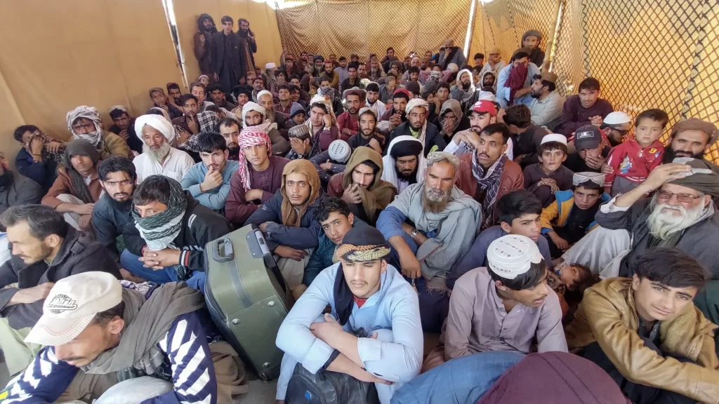 Más restricciones a los refugiados afganos en Pakistán