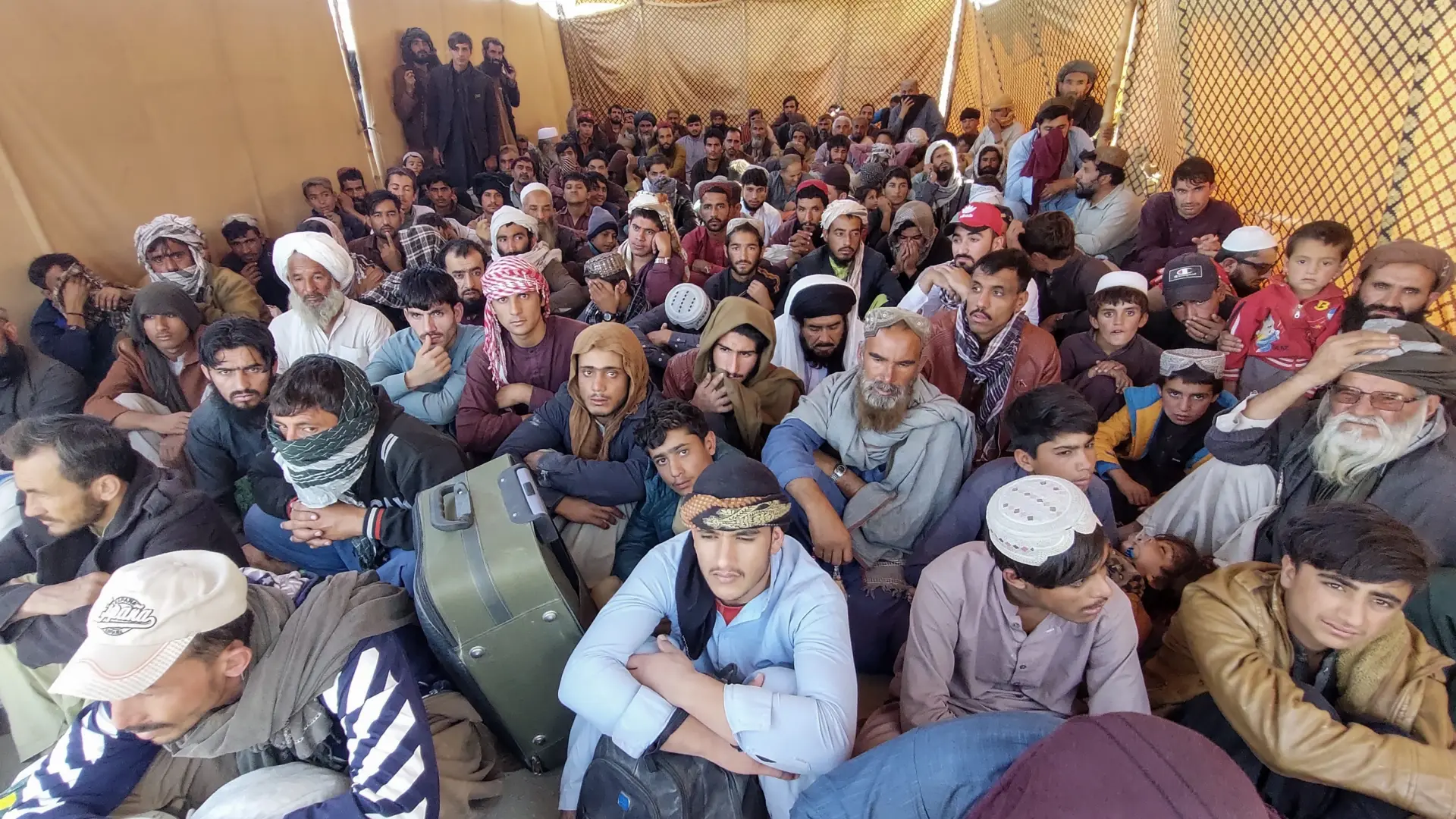 Más restricciones a los refugiados afganos en Pakistán