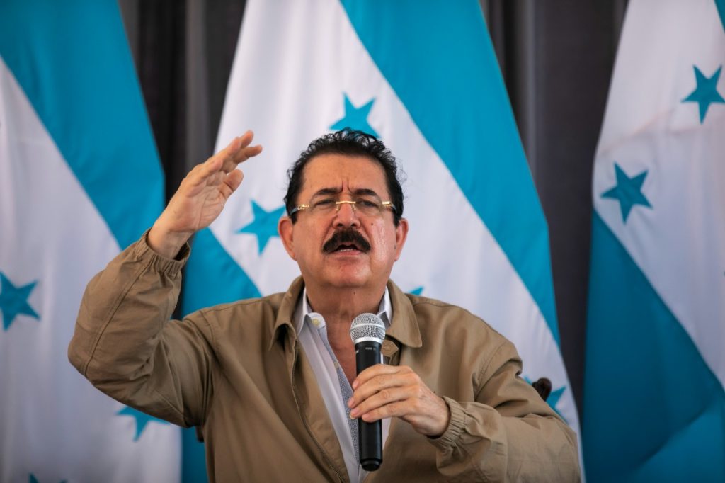 El decreto controvertido de Zelaya: críticas a la imposición del libro sobre el golpe de Estado de 2009 en escuelas El decreto controvertido de Zelaya: críticas a la imposición del libro sobre el golpe de Estado de 2009 en escuelas