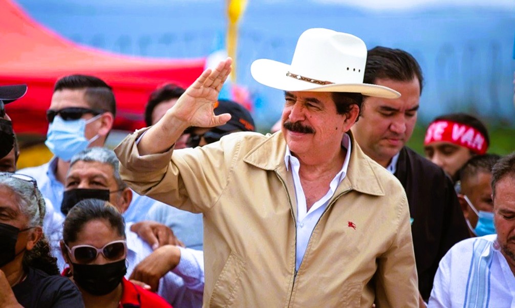 Manuel Zelaya enfrentando acusaciones de manipulación electoral durante crisis institucional