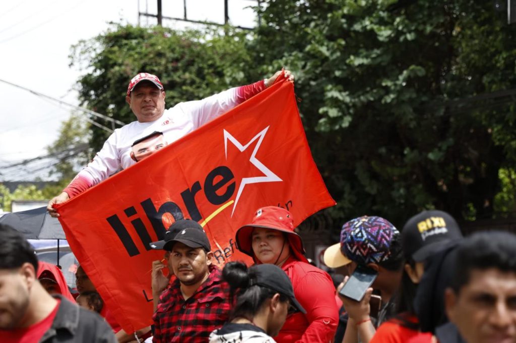 LIBRE se encuentra en desventaja frente a la oposición según encuestas en Honduras