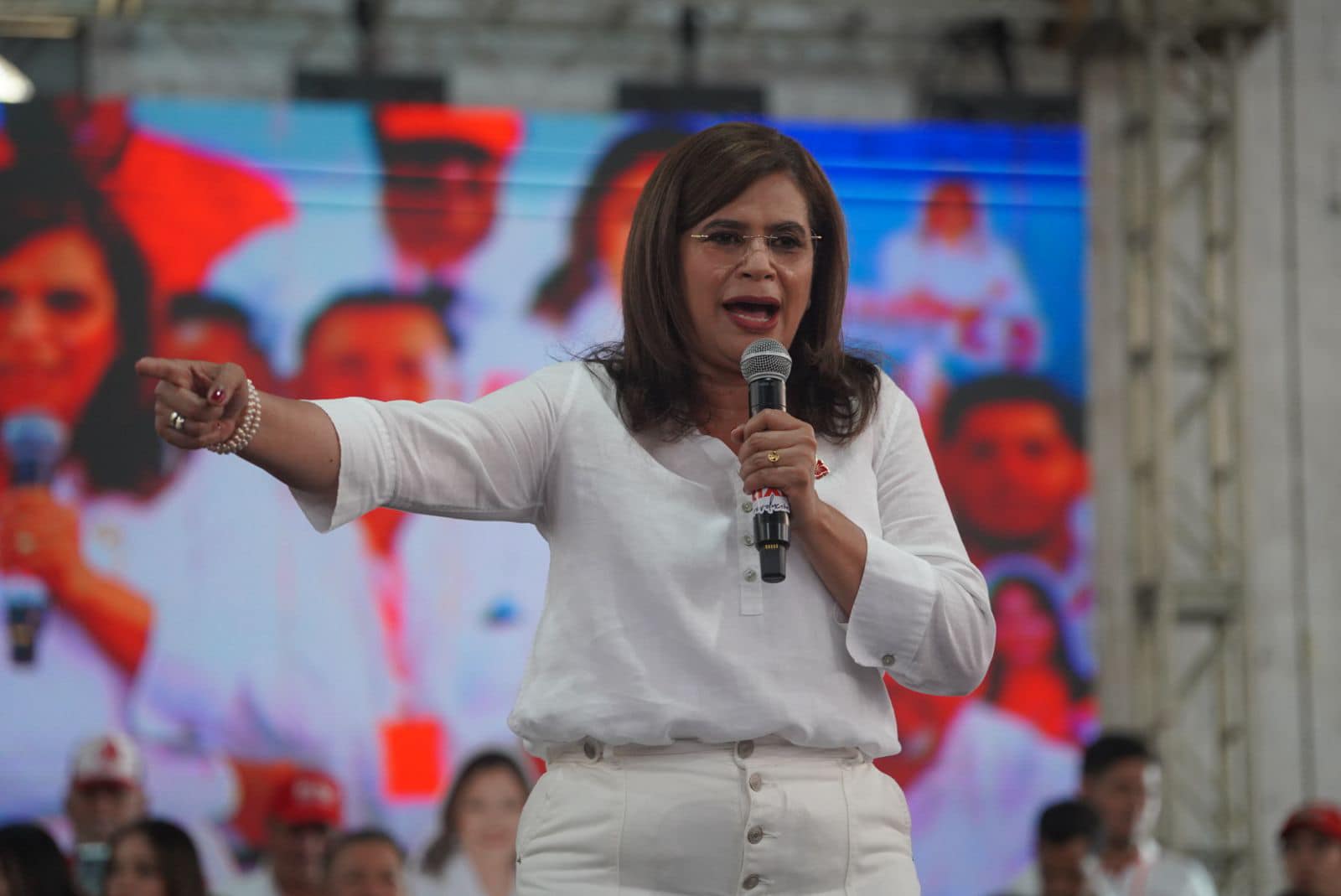 Los errores de Rixi Moncada que amenazan con debilitar su candidatura presidencial